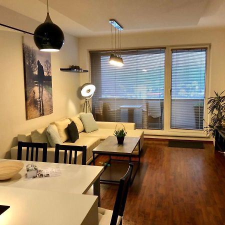 באנסקה ביסטריצה Bl Luxury Apartment, 24Hr Self Check-In, Free Private Garage Parking, Panoramic Views From Balcony, 5 Minute Walk To City Center מראה חיצוני תמונה